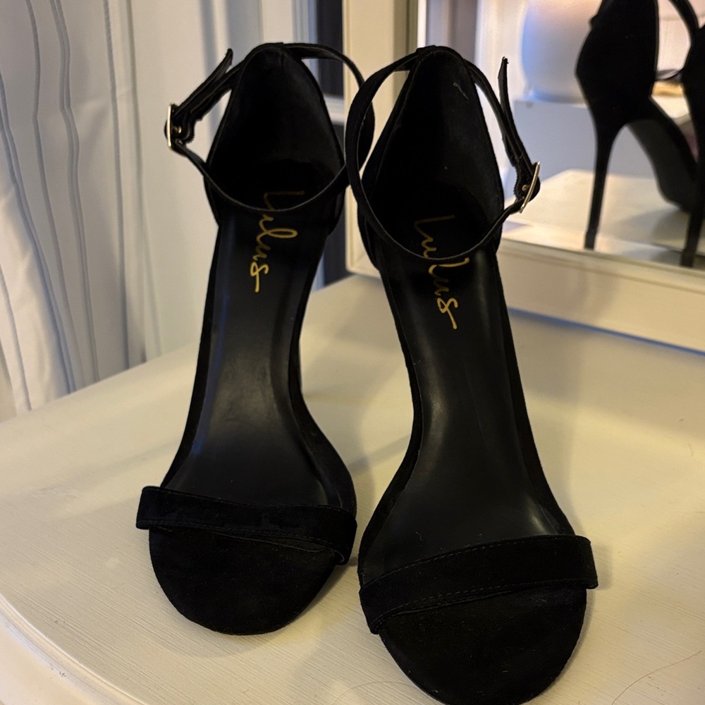 Lulu's Elegant Black Strap Heels